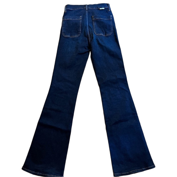 Boyish “Ricky” flares in blue steel - Picture 6 of 6